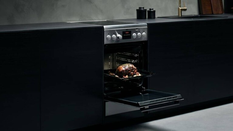 Freestanding oven